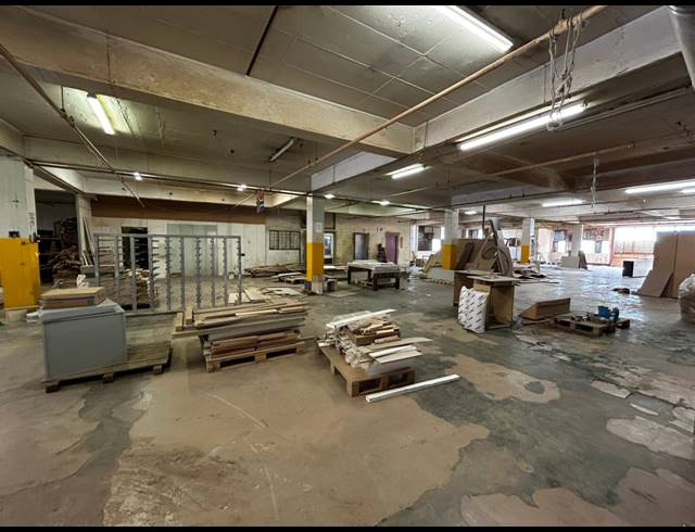 2,800M² WAREHOUSE TO LET IN KEW